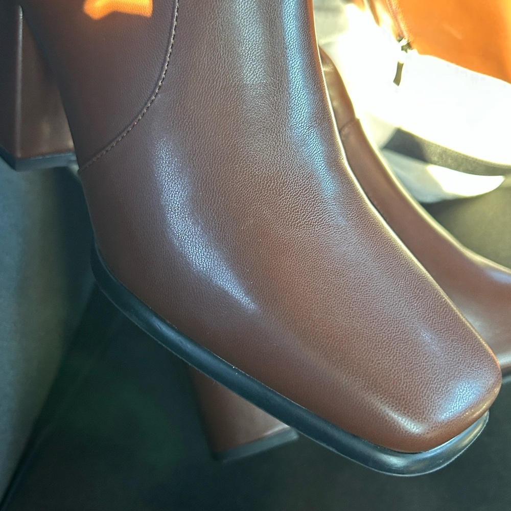 Elegant Brown Knee-High Boots - Picture 6 of 6
